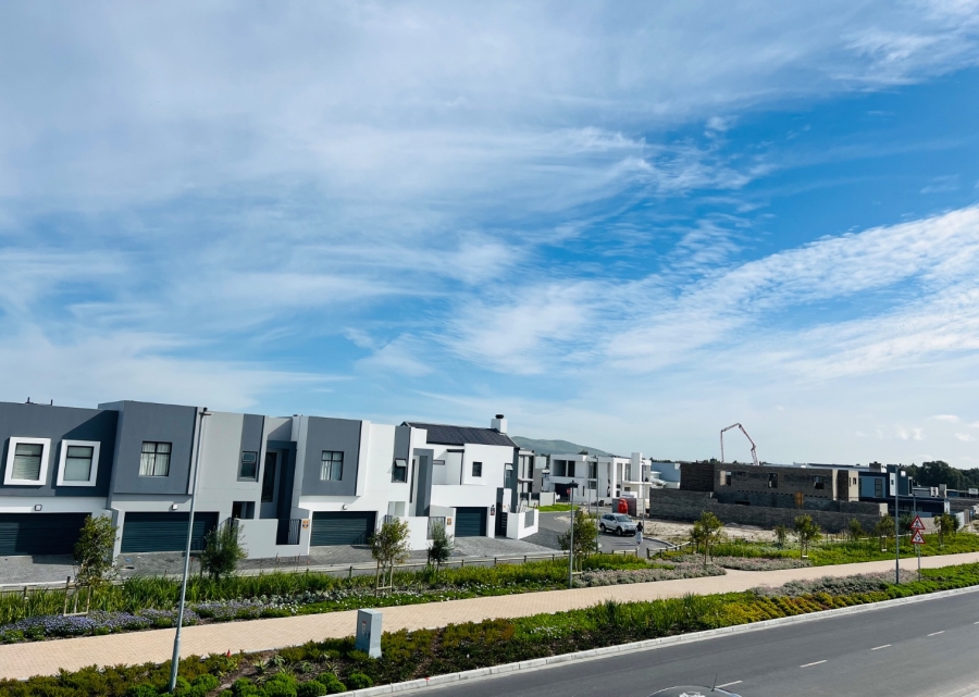  Bedroom Property for Sale in Sandown Western Cape